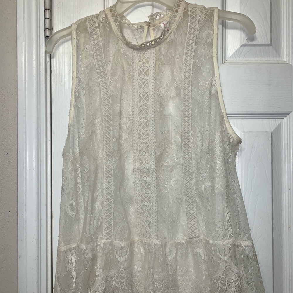 😂 2 for $15 😂 Cream Lace Sleeveless Top